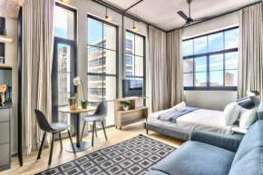 Upmarket Urban Apartment in the East City w/ Vi